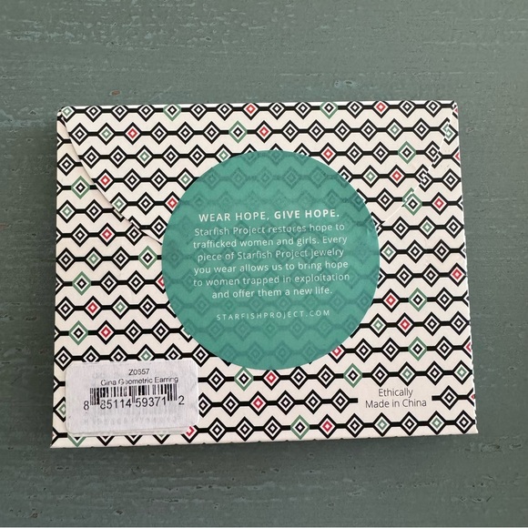 🆕 Gina Geometric Earrings #CrossPosted - Picture 2 of 2